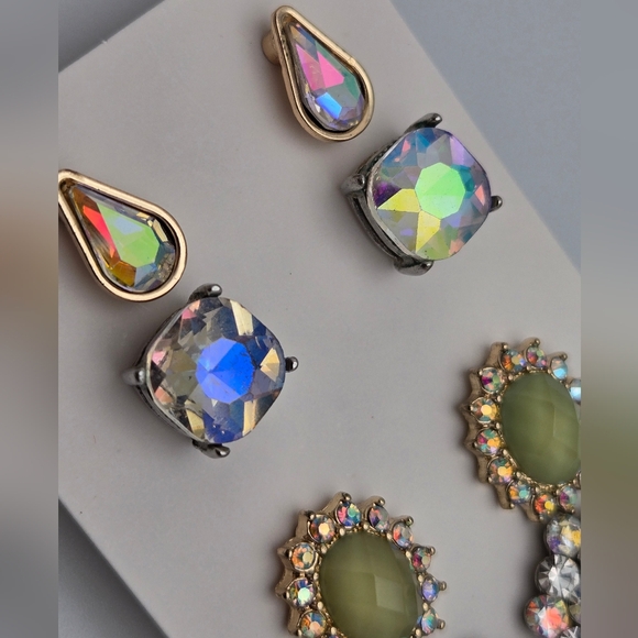 Vintage Set of 4 Aurora Borealis & Green Rhinestone Stud Earrings - Picture 11 of 11
